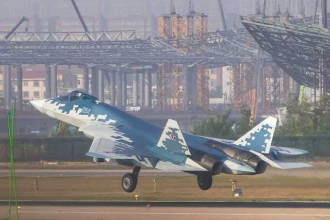 На Airshow China 2024 показали Су-57: привезли старый прототип вместо новой версии